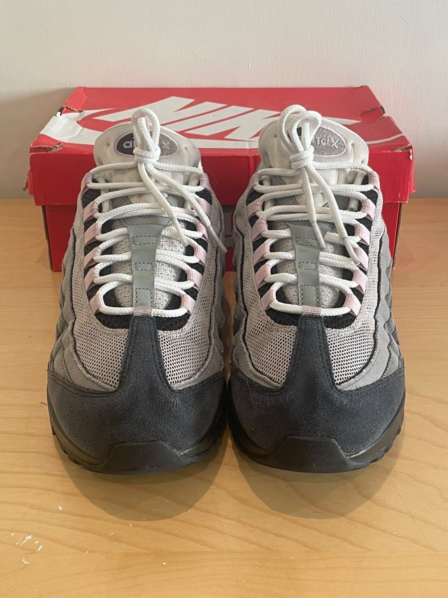 Grey and pink Air Max 95, front view