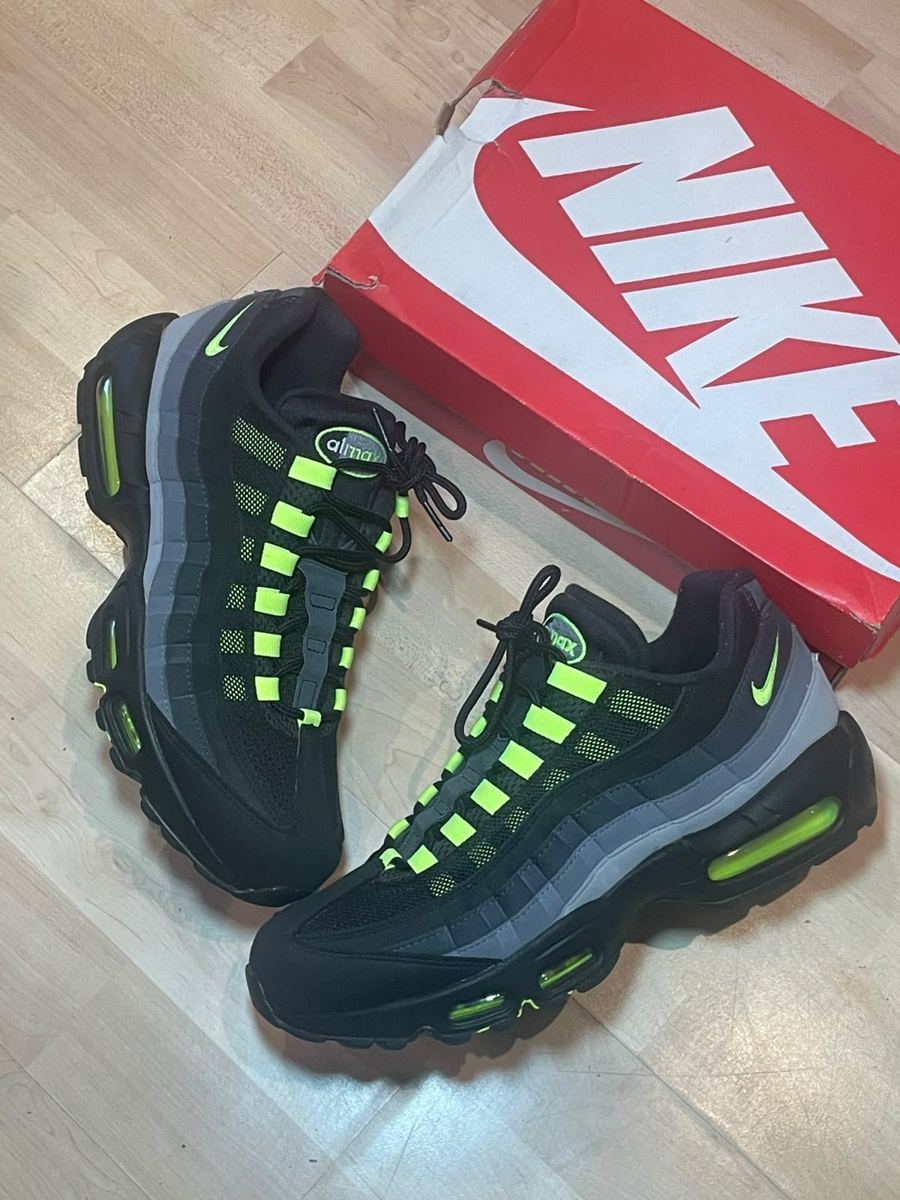 Nike Air Max 95 Black / Volt beside its box